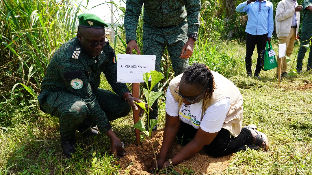 Cérémonie de planting d’arbres dans le cadre de la Journée Internationale de la Femme du PIF2